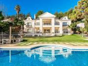 Impresionante villa de estilo clásico de 9 dormitorios...