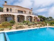 Impresionante villa de piedra tanto exterior como gran...