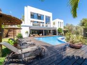 Impresionante villa que combina a la perfección la...