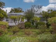 IMPRESSIVE FAMILY HOME