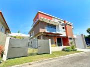 Impressive Modern tropical House with pool for sale in...