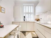 Impressive newly refurbished Mayfair apartment in block...