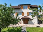 In Boncourt ist ein einladendes Haus mit 6,5 Zimmern zum...