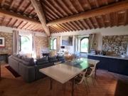 In complesso con piscina condominiale, vendesi...