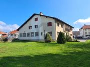 IN DER MITTE DES DORFES IN DER MITTE DES DORFES