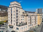 In der Nähe von Schulen, dem Stadtzentrum und den Ufern...