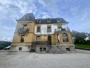 IN EINEM PRÄCHTIGEN HERRENHAUS MIT BLICK AUF DEN SEE