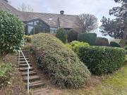 In einer grünen Oase! Großes Einfamilienhaus mit zwei...