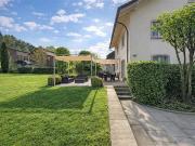 in einer grünen Umgebung