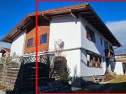 In Mils steht ein gepflegtes Reihenhaus in sehr sonniger...