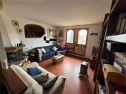 IN PICCOLO CONDOMINIO VIA ROMOLI CASTELLO 6 vani 135mq