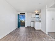 IN THE HEART OF VIC PARK !