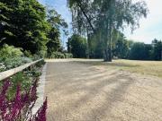 In top Lage: Dachgeschosswohnung mit EBK & sonniger...