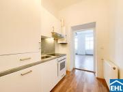 In U Bahn Nähe: Singlewohnung in wunderschönem Altbau