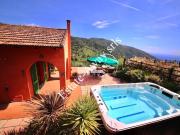 In vendita – Casa semindipendente con vista mare e...