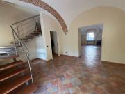 In zona pedonale, bellissimo alloggio su due livelli...