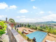 Incantevole Villa Storica tra Firenze e Pistoia: Un...