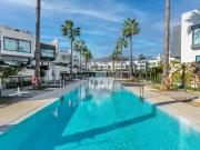 INCREIBLE CASA ADOSADA EN PRIMERA LINEA DE PLAYA EN ESTEPONA