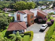 Increíble Casa Campestre vía Armenia / Sector Tribunas...