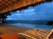INCREIBLE CASA CON IMPRESIONANTES VISTAS A BAHIA Y PIE...