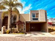 Increible Casa dentro de Privada en Cumbres del Lago...