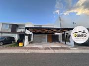 increíble casa en condesa juriquilla con 4 recamaras