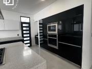 Casa en venta en Club de Golf Hacienda con paneles solares