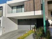 INCREIBLE CASA EN VENTA EN ZONA DORADA DE LEON BARRANCA...