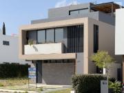 INCREIBLE CASA NUEVA DENTRO DE COTO EN BUGAMBILIAS