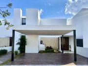 | Increíble casa semiamueblada, en renta. |