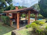 Incrível casa térrea à venda em condomínio arborizado