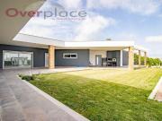 Incrível moradia térrea V4 localizada no concelho de...