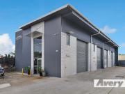 INDUSTRIAL COMPLEX / RENT FREE PERIOD / TOTAL SPACE 239 SQM