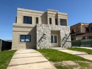 INKASA INMOBILIARIA VENDE CASA EN BARRIO PRIVADO LAR DE...