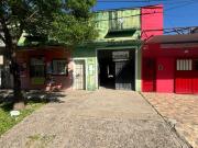 Inmueble 10 x 40 con 3 departamentos y local comercial....