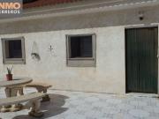 Inmueble con 3 viviendas y 85.000 m2 de terreno de...