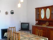 Inmueble en block. 2 departamentos y lote