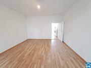 Innenhofruhelage: 2 Zimmer Altbauwohnung in U Bahn Nähe