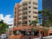 INNER CITY LIFESTYLE 2bed, 2bath, 1car!