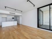 Inner city living central to foreshore, entertainment...