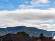 Inner city Living, Mountain Views And Strolling To The...