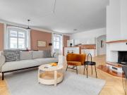 Innere Stadt 2br w/ elevator & pvt entry nr U1/4