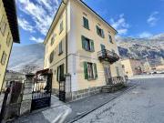 INTERESSANTES 4 WOHNUNGSHAUS