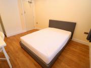 Interesting double bedroom near the Hanwell train...