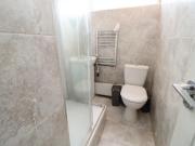 Interesting double bedroom near the Kings Cross train...