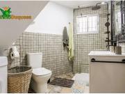 INVERSIÓN. Casa con 3 apartamentos con licencia de...