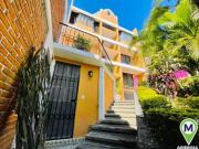 ¡INVERSIONISTAS! CASA CON EDIFICIO DE 4 DEPTOS /3...