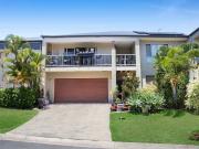 INVESTOR ALERT Prime Townhouse in Varsity Lakes with...