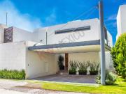 Invierte en exclusividad: Residencia en Sierra Azul,...