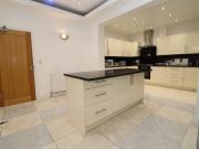 Inviting double bedroom close to the Osterley tube Has a...